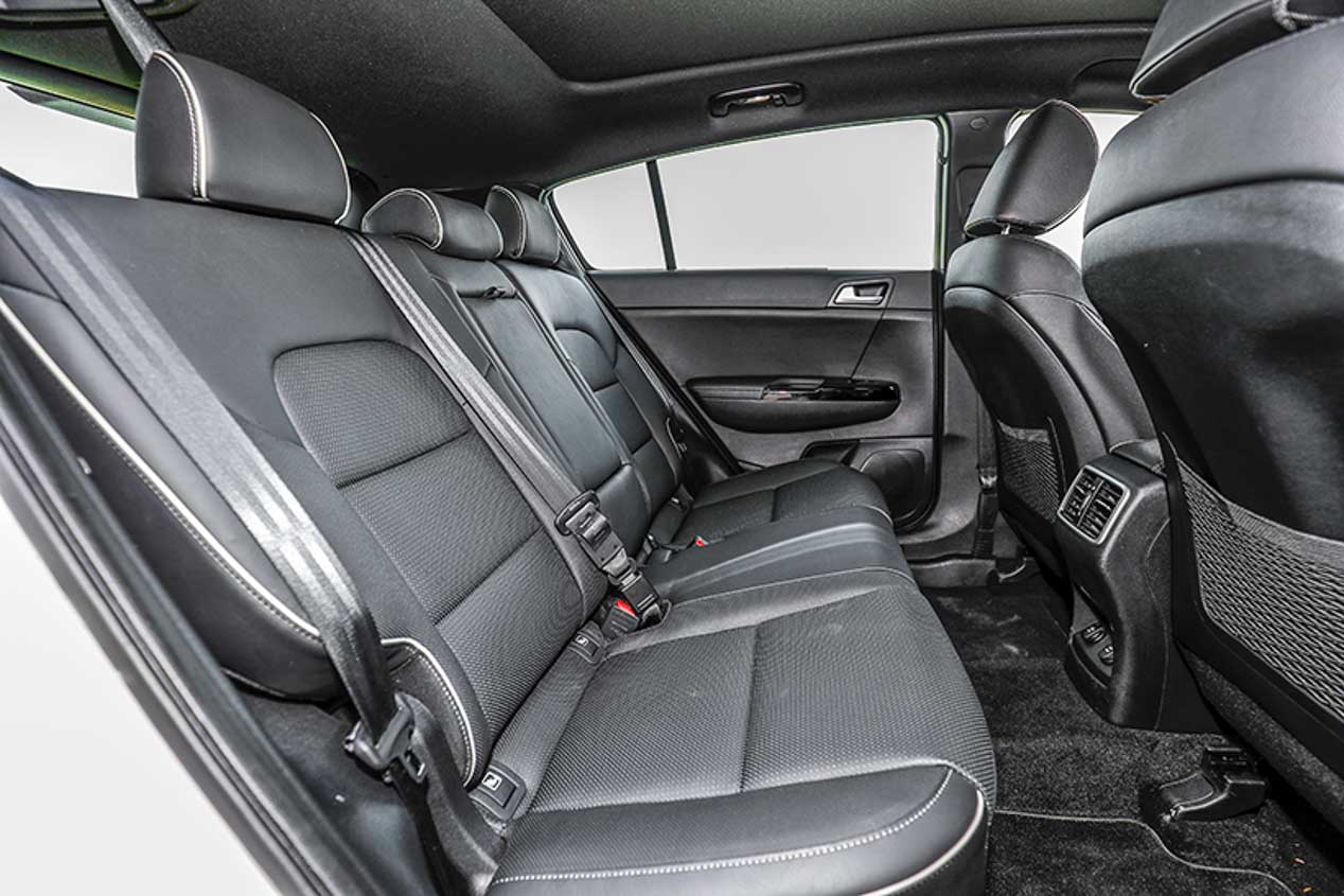 Comparativa de espacio SUV: Qashqai, Ateca, 3008, Tiguan, Sportage, Karoq, Tucson y Grandland X