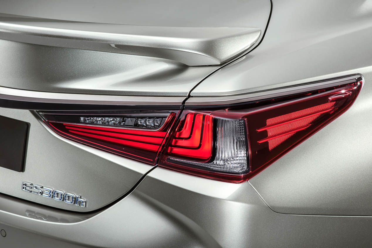 Llega a Europa la nueva generación de la berlina Lexus ES