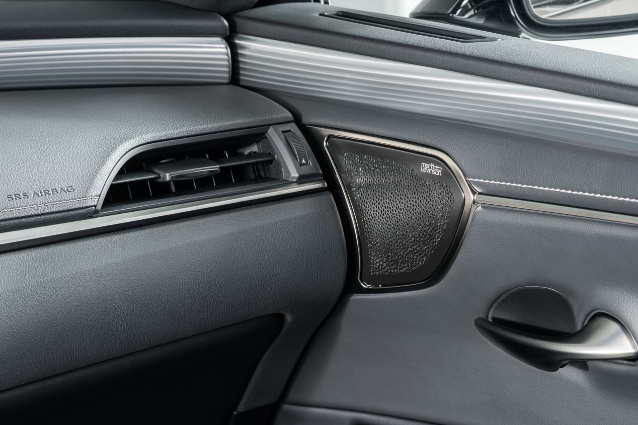 Llega a Europa la nueva generación de la berlina Lexus ES