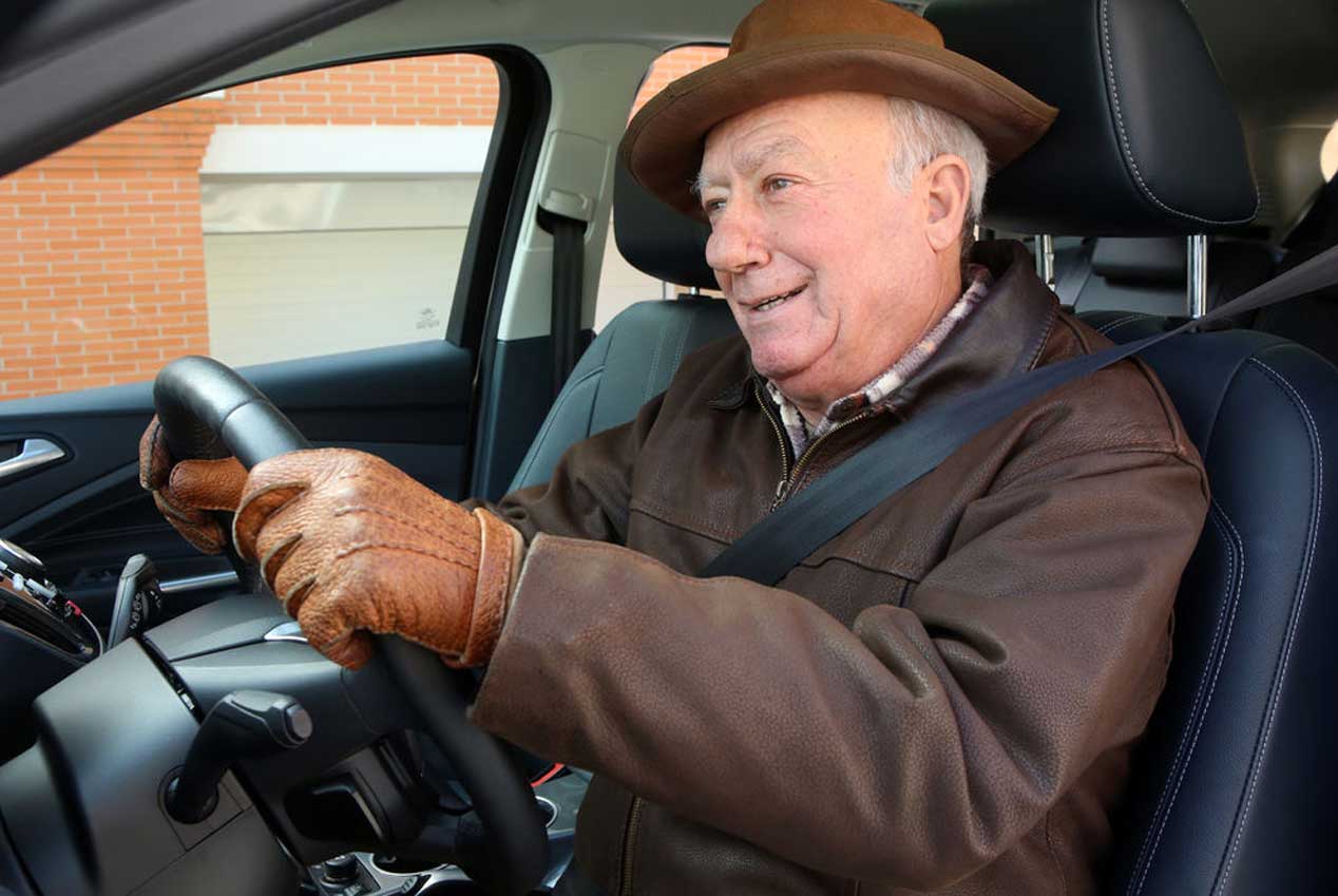 Conducir más allá de los 65, experiencia vs ancianidad