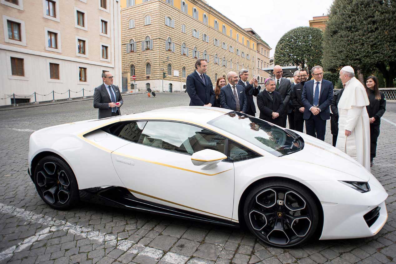 El Lamborghini papamóvil, a subasta