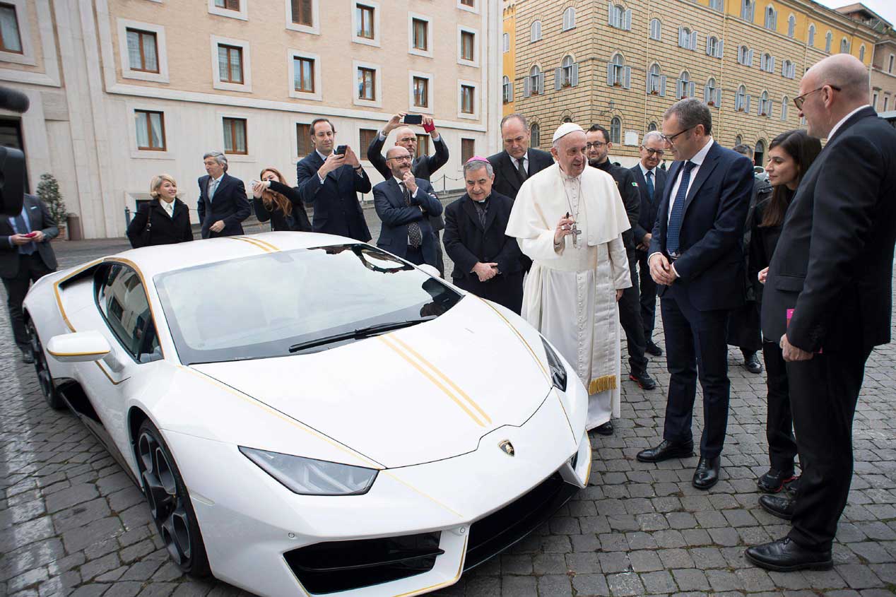 El Lamborghini papamóvil, a subasta