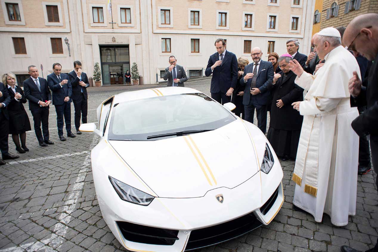 El Lamborghini papamóvil, a subasta