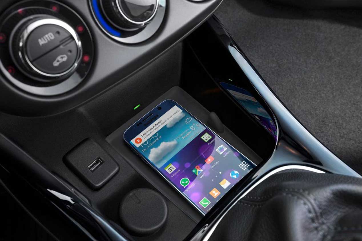 Cómo utilizar tu móvil en el coche evitando problemas