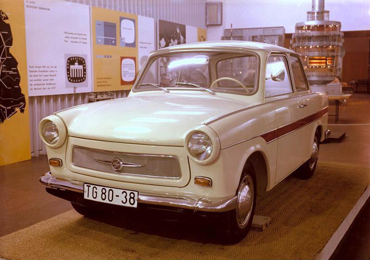 La nueva limusina de Putin y otros coches del pasado soviético