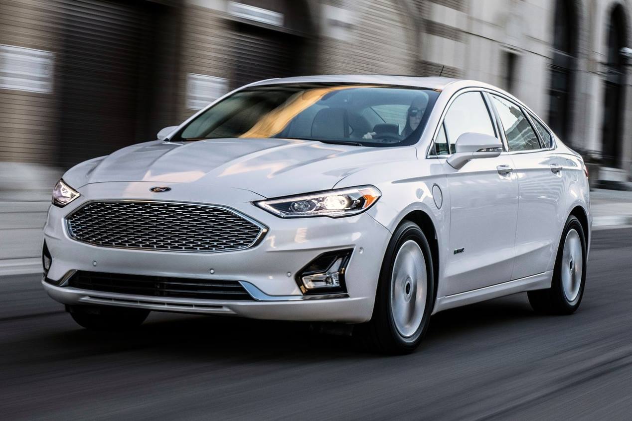 Ford Mondeo 2019 vs VW Passat 2019: nuevo duelo de berlinas