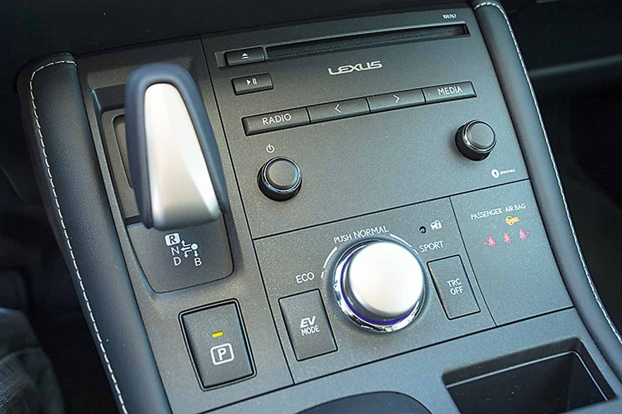 A prueba el BMW 116d y el Lexus CT 200h