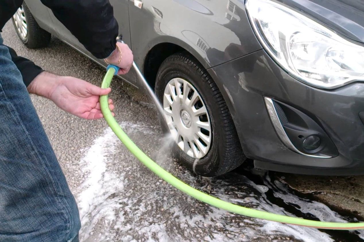 Limpia y repara tu coche con estos sencillos trucos