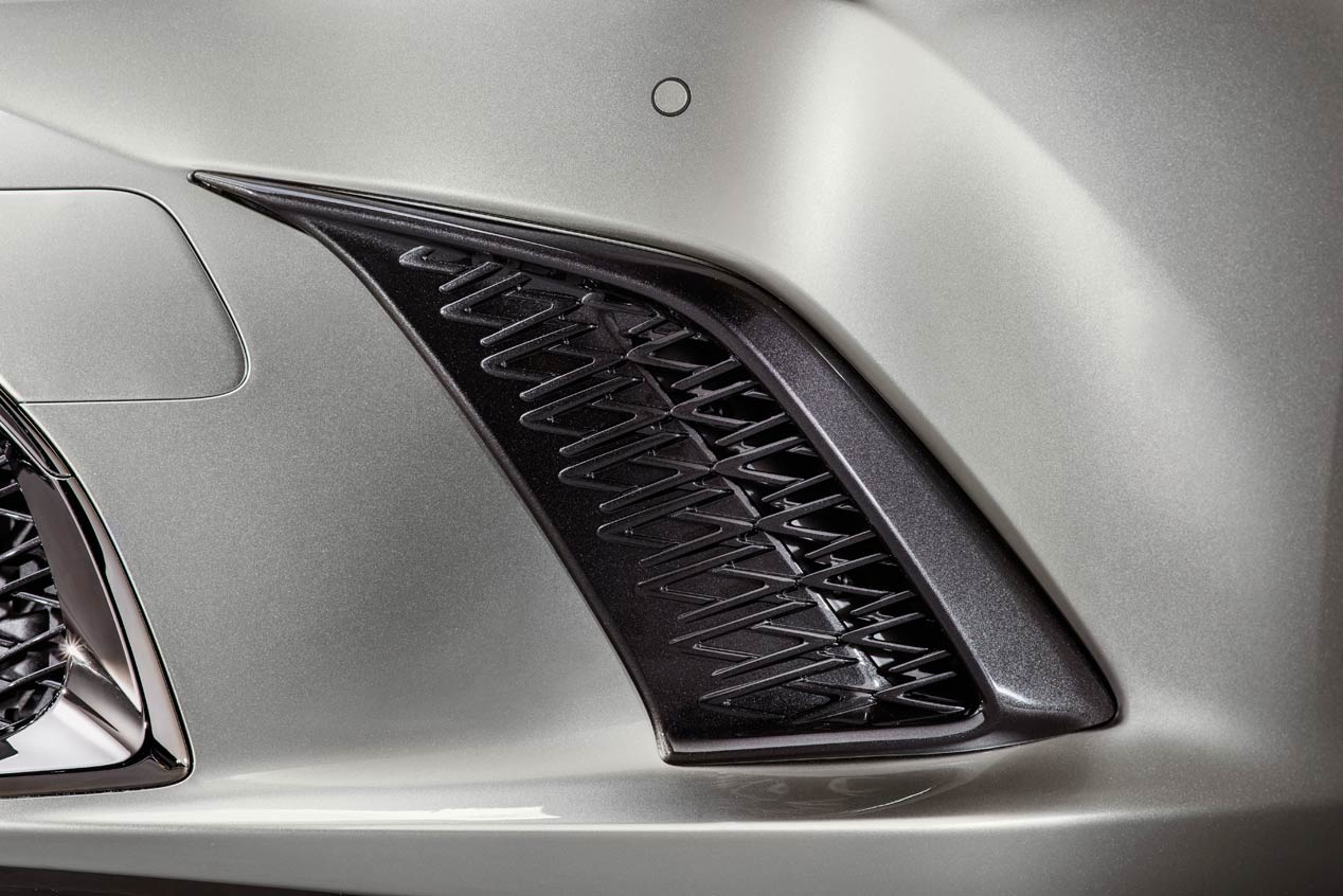 Al volante del Lexus ES 300h, la nueva berlina híbrida para Europa