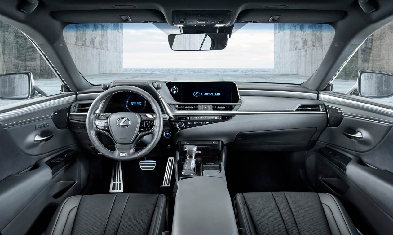 Al volante del Lexus ES 300h, la nueva berlina híbrida para Europa