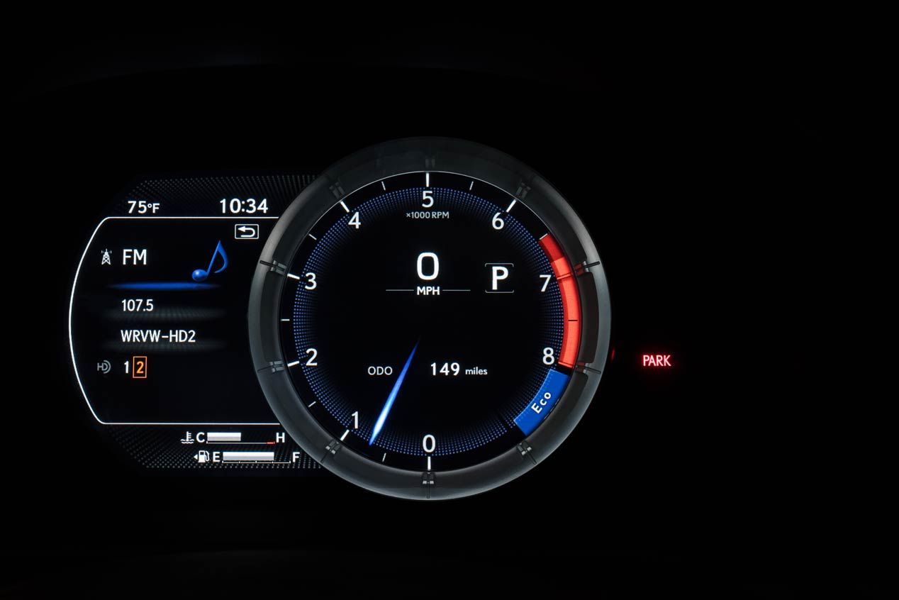 Al volante del Lexus ES 300h, la nueva berlina híbrida para Europa