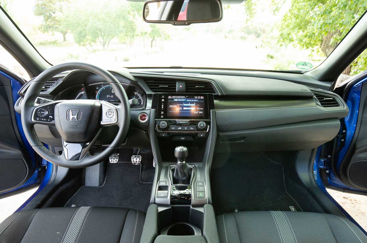 Honda Civic 1.6 i-Dtec vs Peugeot 308 1.5 BlueHDI