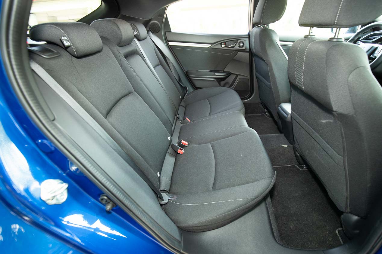 Honda Civic 1.6 i-Dtec vs Peugeot 308 1.5 BlueHDI