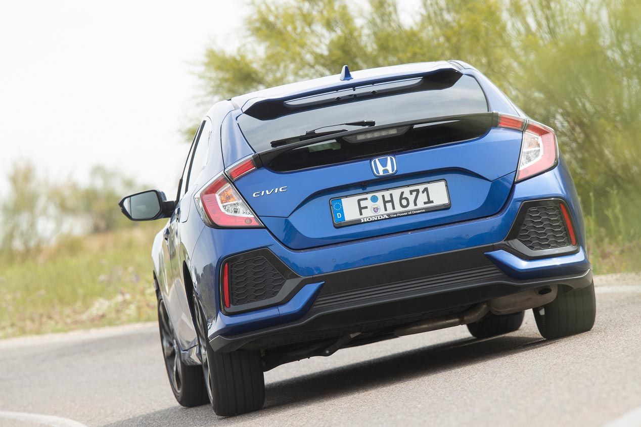 Honda Civic 1.6 i-Dtec vs Peugeot 308 1.5 BlueHDI