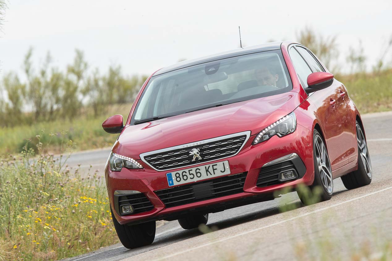 Honda Civic 1.6 i-Dtec vs Peugeot 308 1.5 BlueHDI