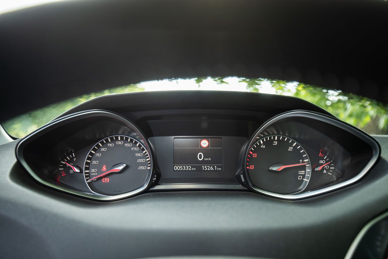 Honda Civic 1.6 i-Dtec vs Peugeot 308 1.5 BlueHDI