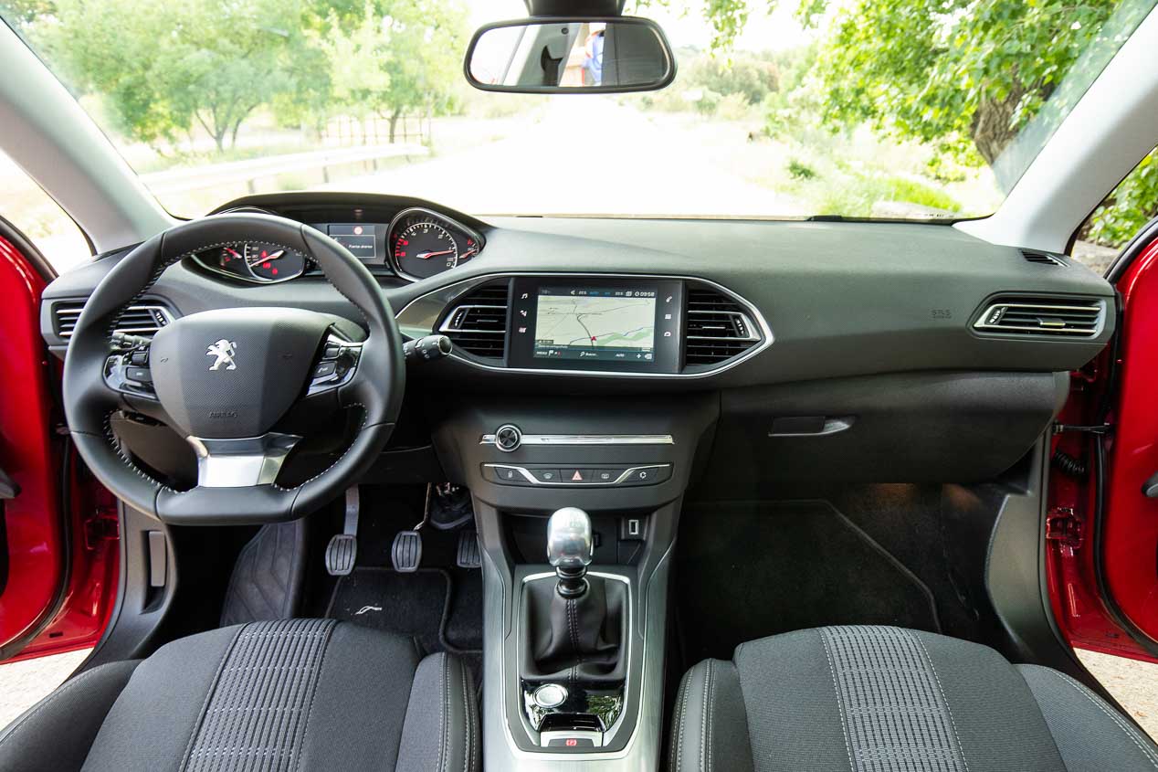 Honda Civic 1.6 i-Dtec vs Peugeot 308 1.5 BlueHDI