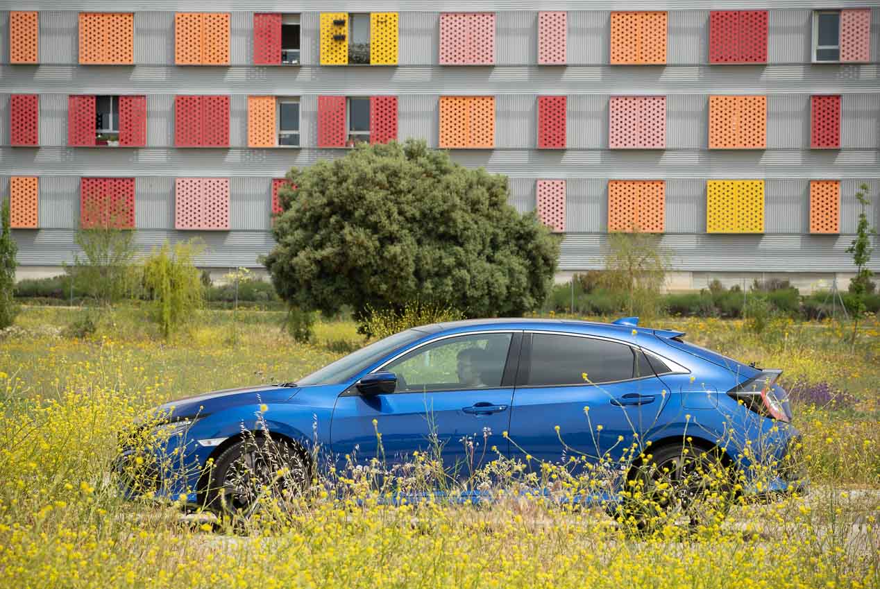 Honda Civic 1.6 i-Dtec vs Peugeot 308 1.5 BlueHDI