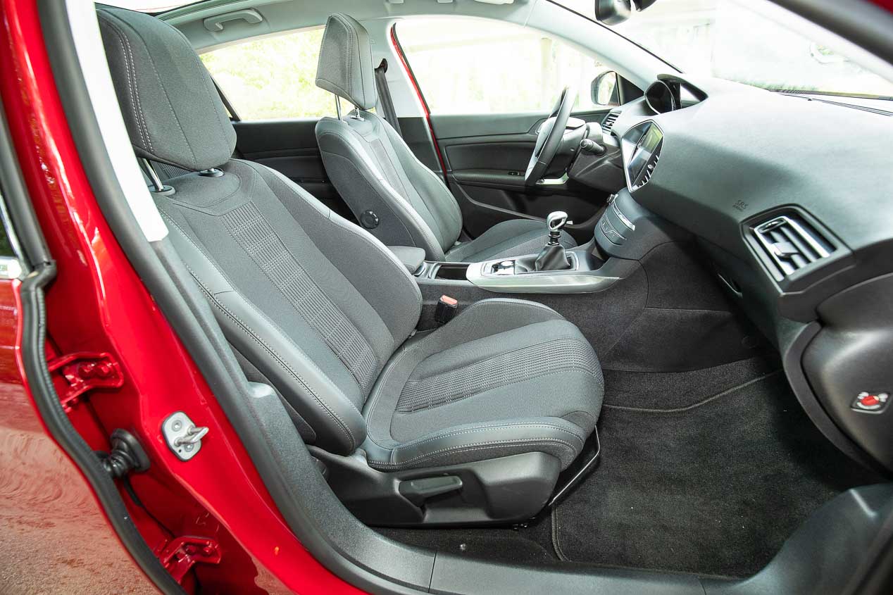Honda Civic 1.6 i-Dtec vs Peugeot 308 1.5 BlueHDI