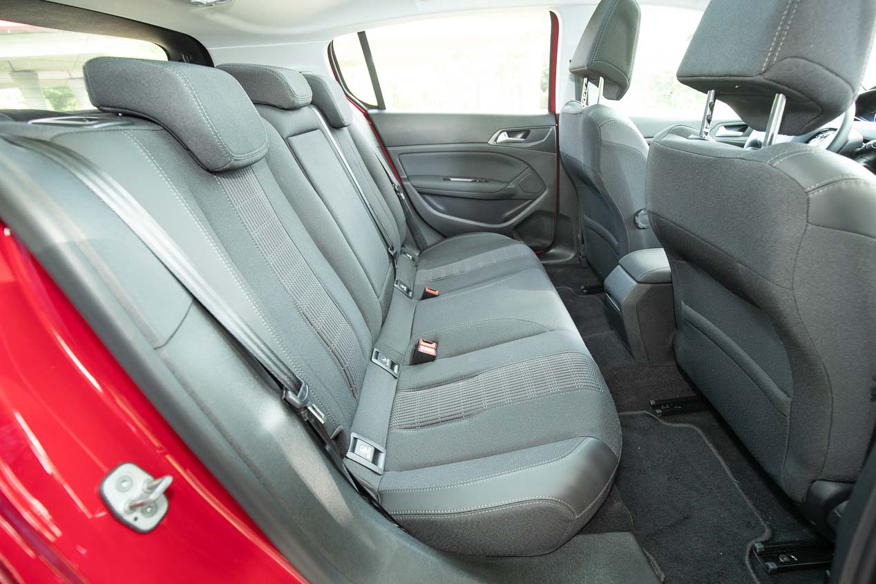 Honda Civic 1.6 i-Dtec vs Peugeot 308 1.5 BlueHDI