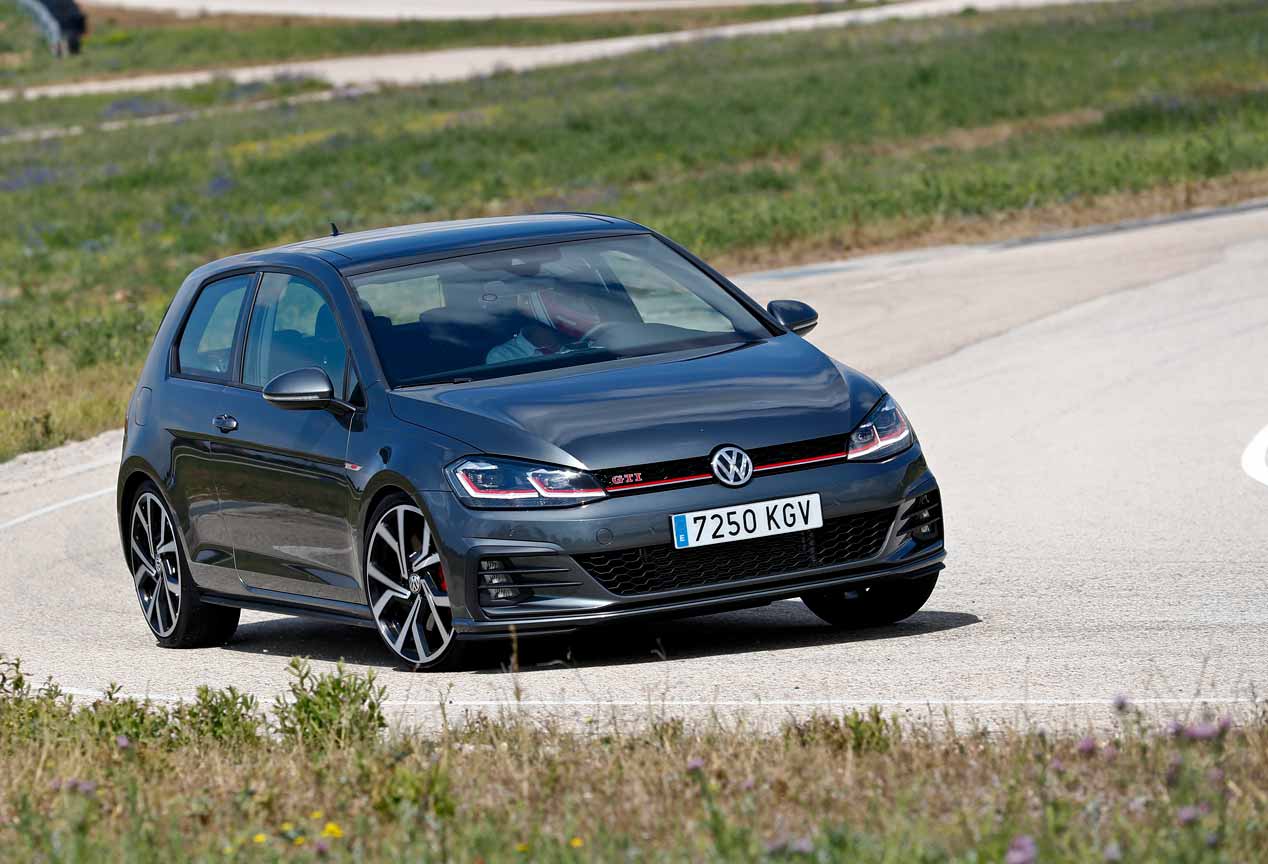 La prueba del Hyundai i30 N y del VW Golf GTI Performance, en imágenes
