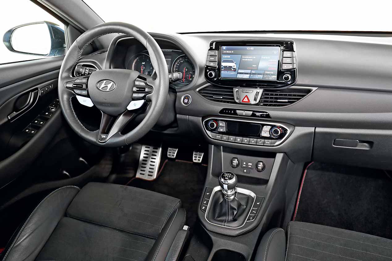 La prueba del Hyundai i30 N y del VW Golf GTI Performance, en imágenes