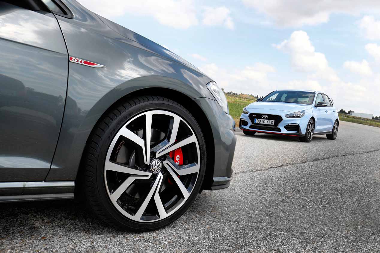 La prueba del Hyundai i30 N y del VW Golf GTI Performance, en imágenes