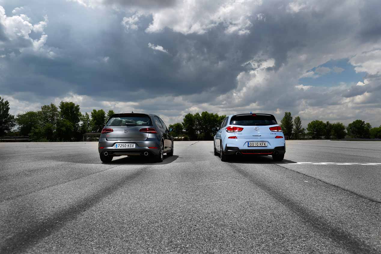 La prueba del Hyundai i30 N y del VW Golf GTI Performance, en imágenes