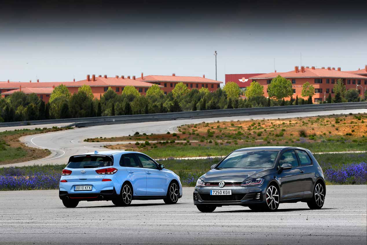 La prueba del Hyundai i30 N y del VW Golf GTI Performance, en imágenes