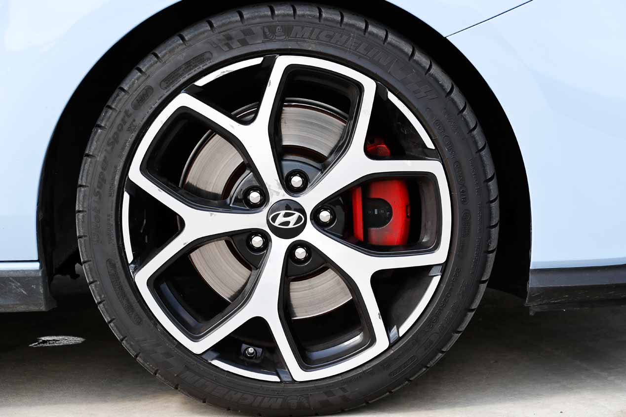 La prueba del Hyundai i30 N y del VW Golf GTI Performance, en imágenes