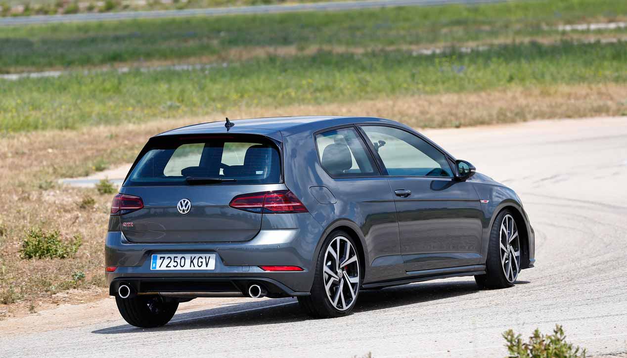 La prueba del Hyundai i30 N y del VW Golf GTI Performance, en imágenes