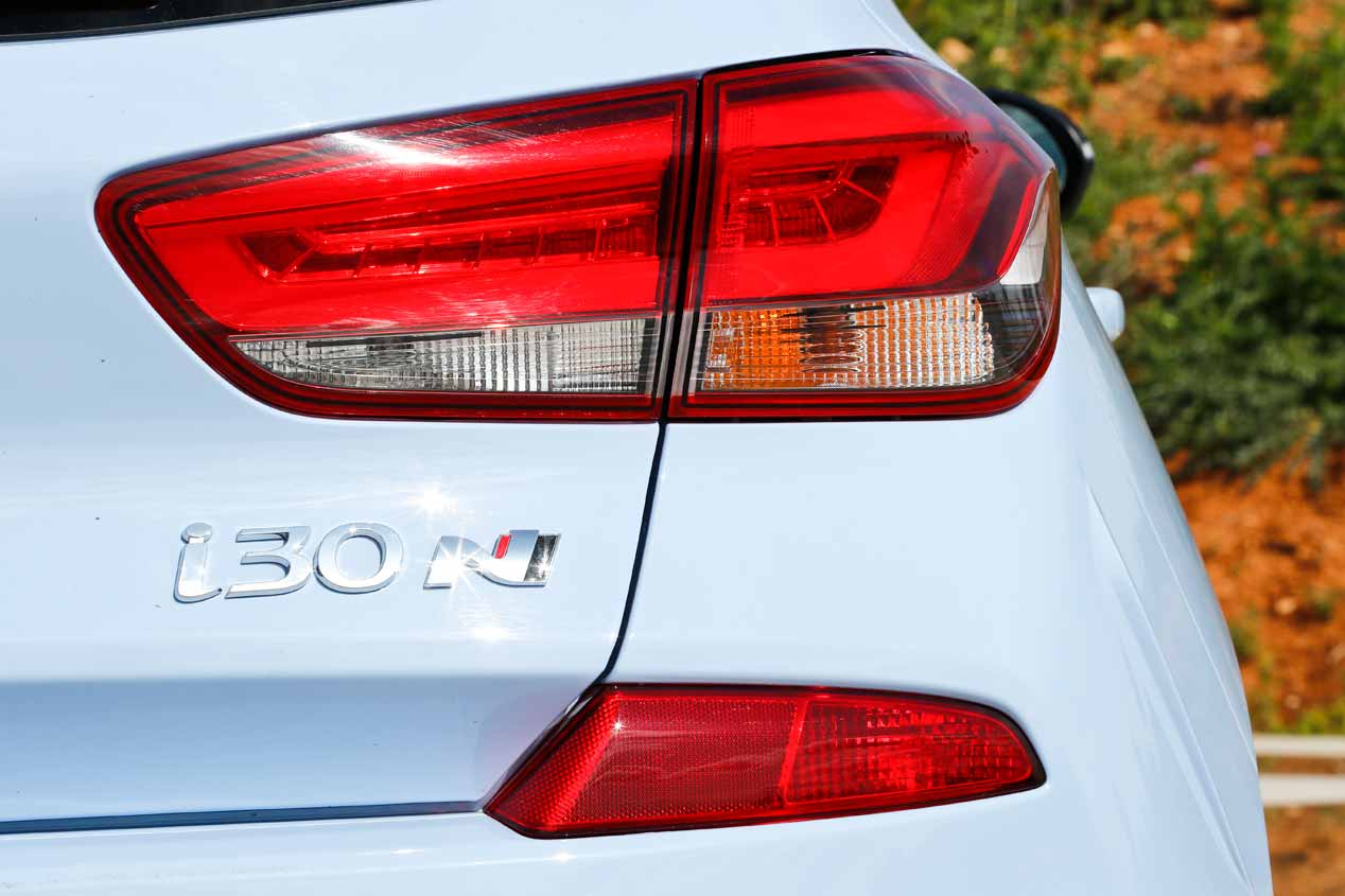 La prueba del Hyundai i30 N y del VW Golf GTI Performance, en imágenes