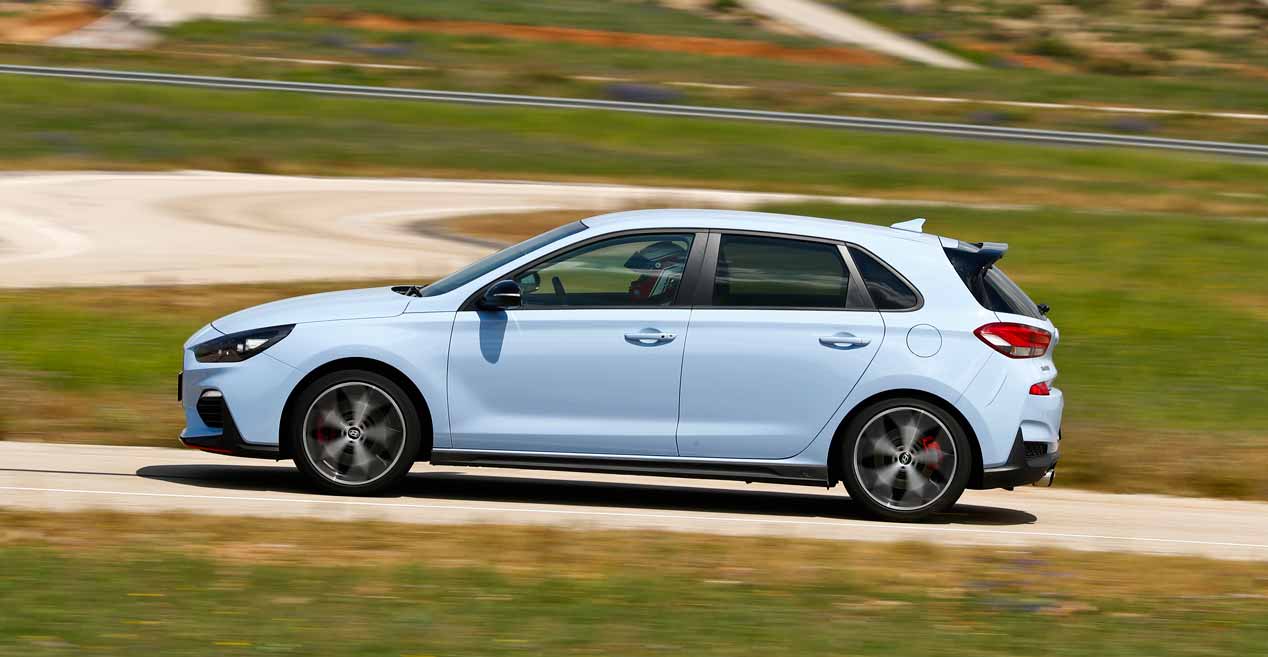 La prueba del Hyundai i30 N y del VW Golf GTI Performance, en imágenes