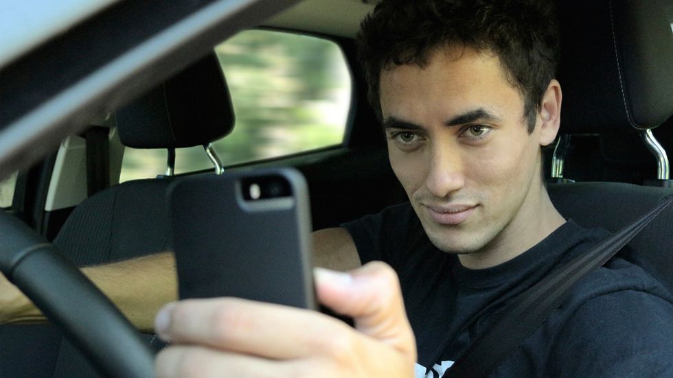 El uso del móvil, una de las principales distracciones al volante