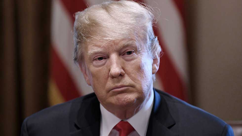 Trump vuelve a amenazar: quiere un arancel del 20% a coches europeos