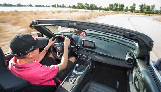 ¡Ojalá tener un garaje así! 10 coches que compraríamos sin dudar