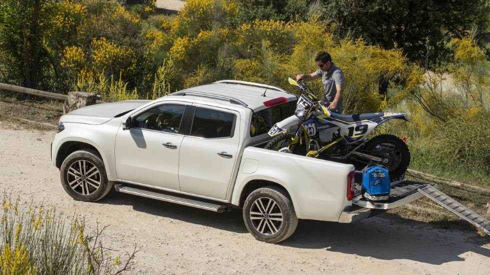 Motos de campo y pick up, con dos aficiones a cuestas
