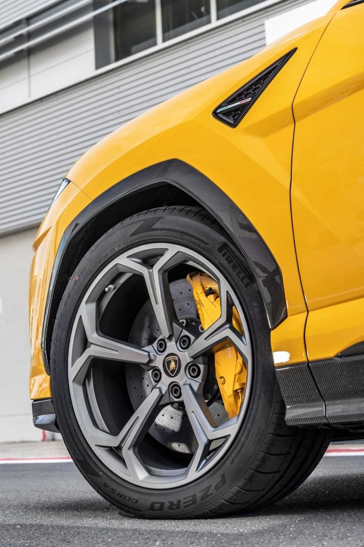 Nos ponemos a los mandos del SUV más brutal, el Lamborghini Urus