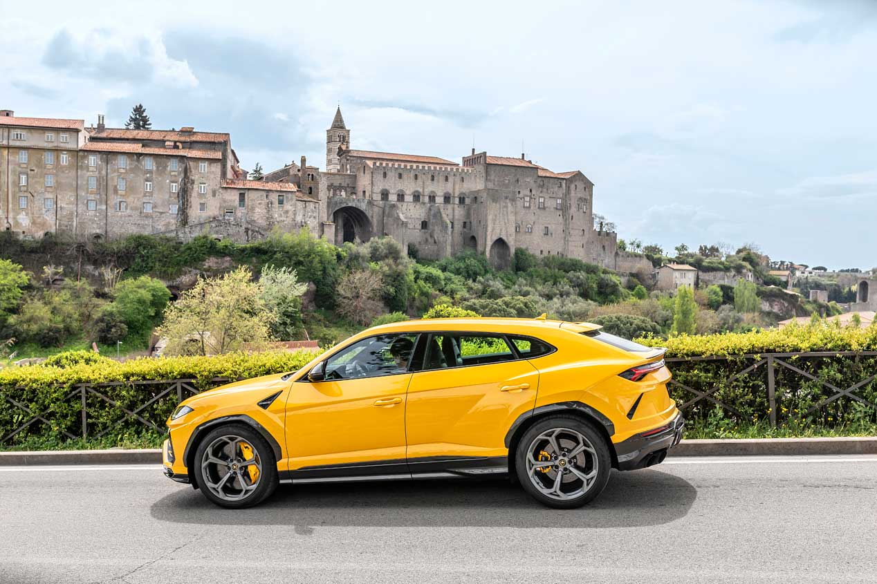 Nos ponemos a los mandos del SUV más brutal, el Lamborghini Urus