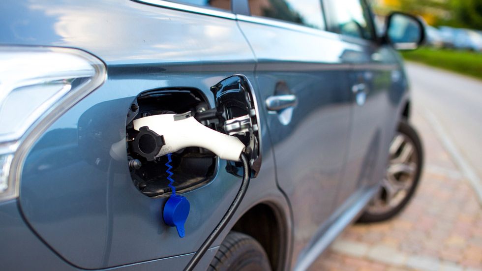 ¿Cuántos puntos para cargar coches eléctricos hay en España?