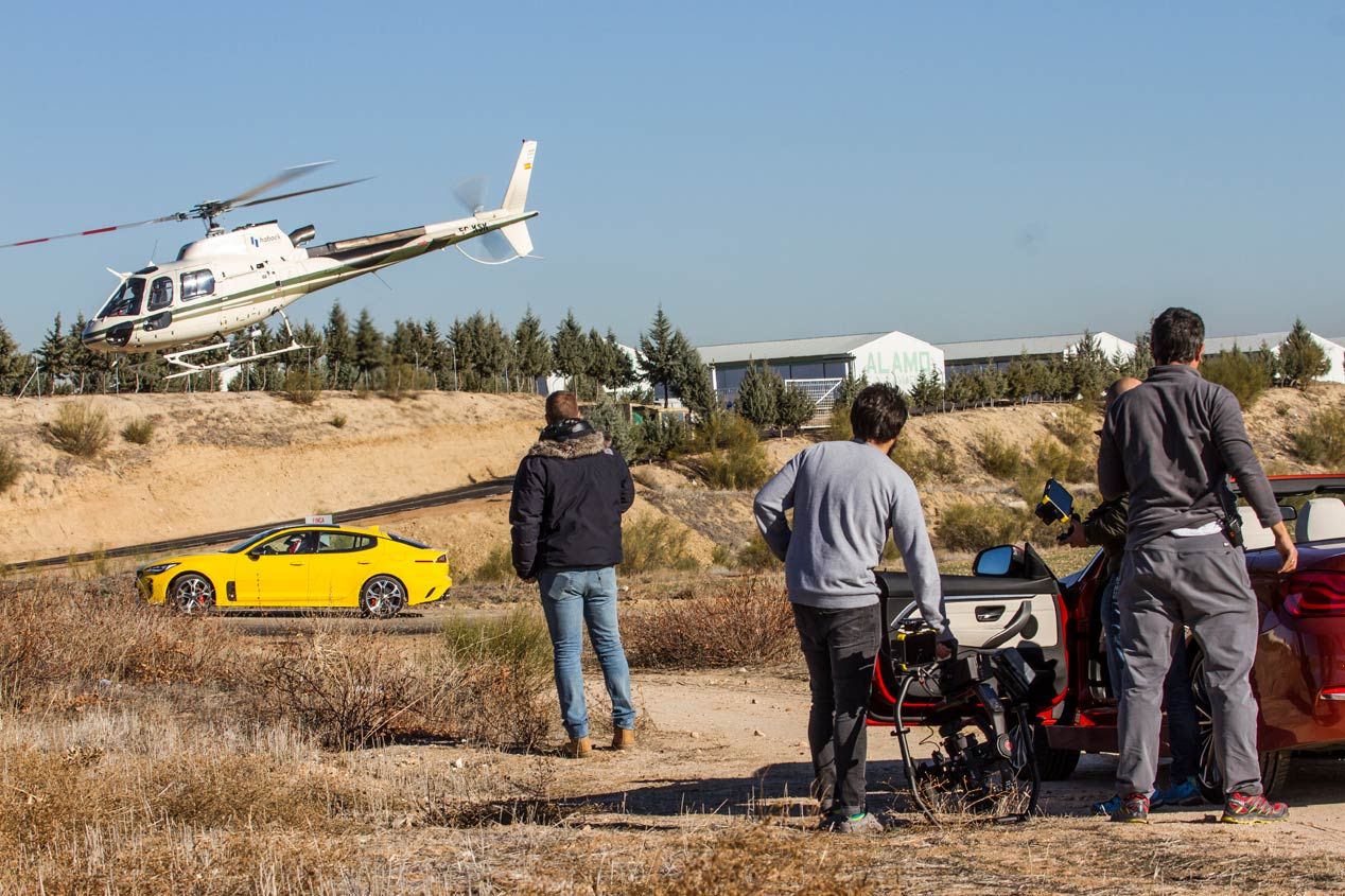 El Kia Stinger GT, en su duelo frente a un helicóptero