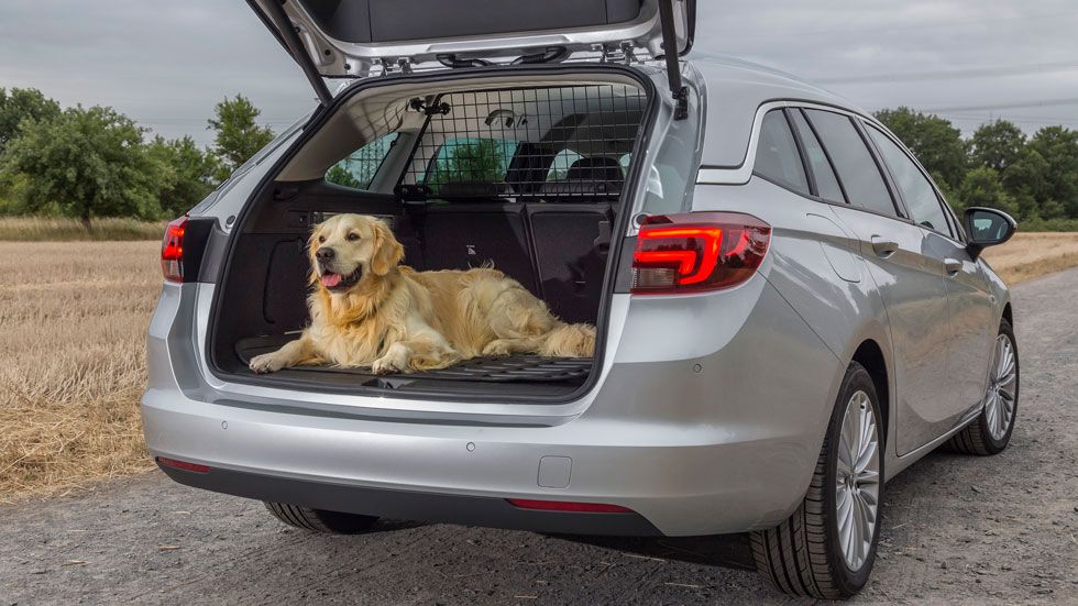 Opel Astra y sus accesorios para tus viajes de verano
