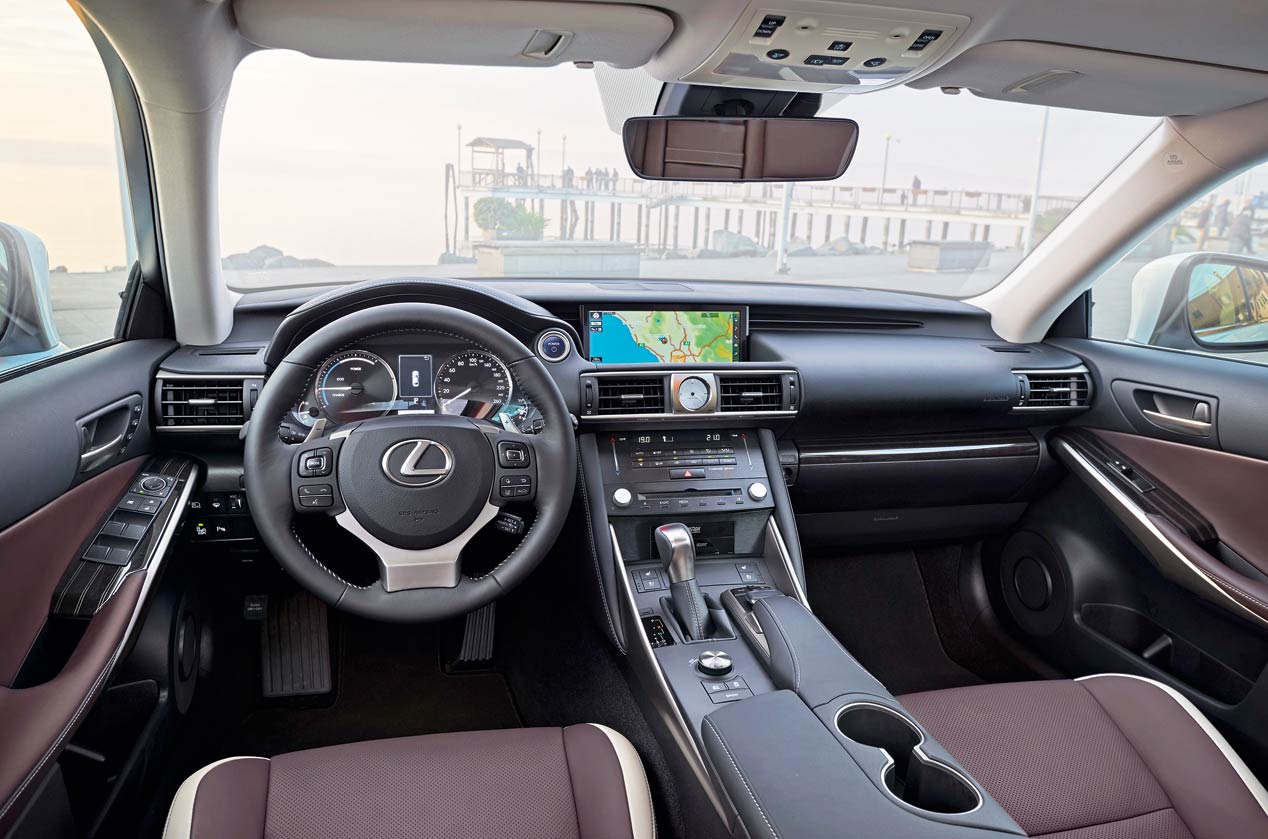 Lexus IS 300h: híbrido de referencia