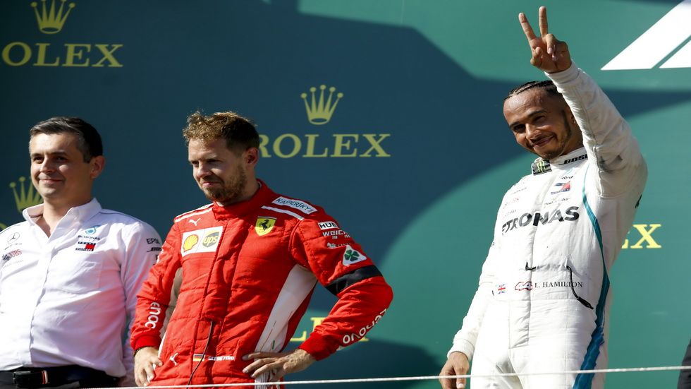 Hamilton junto a Vettel en el podio