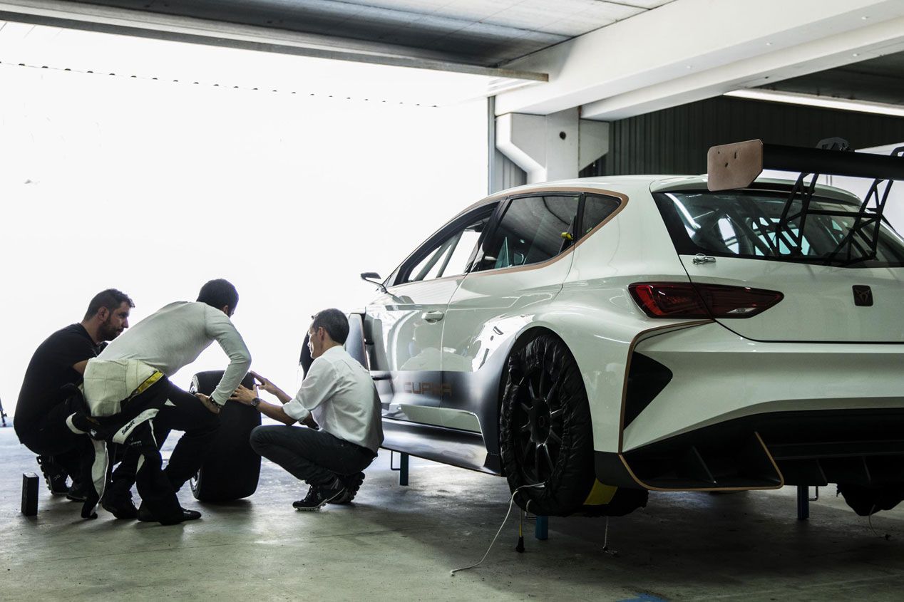 El Cupra eRacer eléctrico, de pruebas en circuito