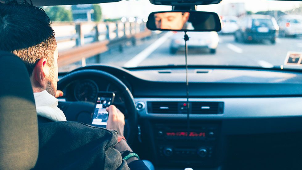 La multa por usar el móvil al volante podría subir de 3 a 6 puntos