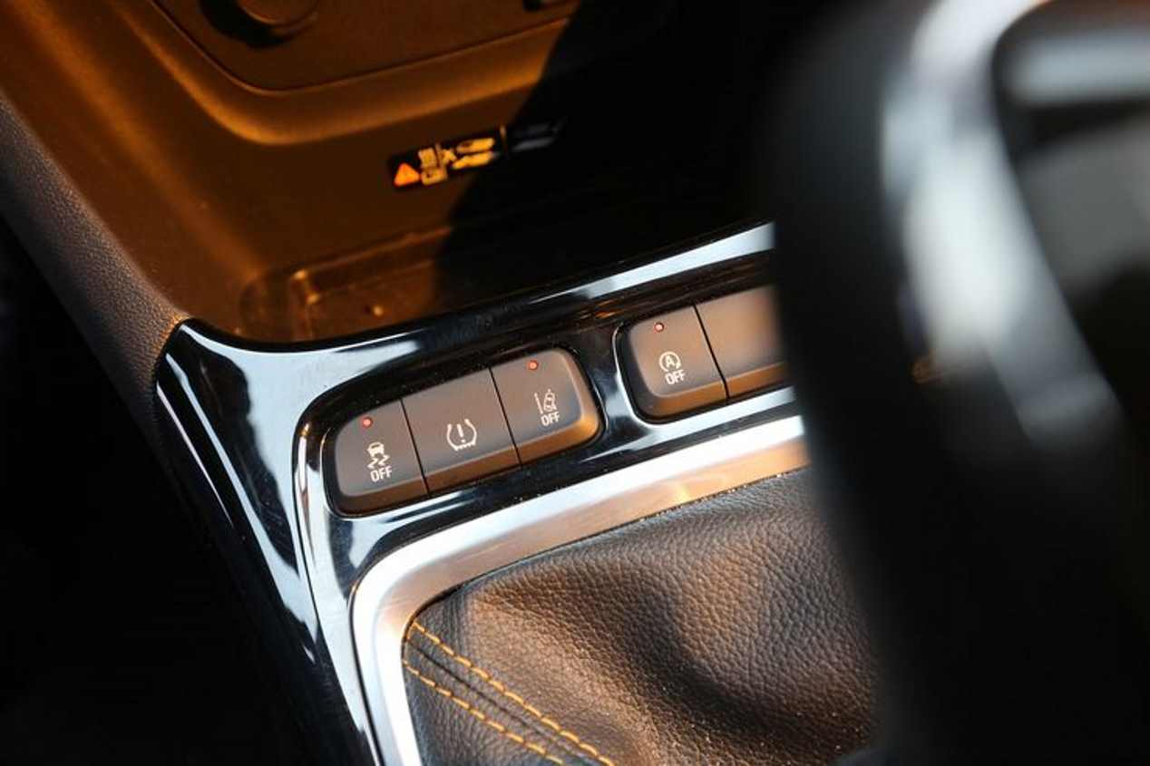 Opel Crossland X 1.2 Turbo, Seat Arona 1.0 TSI y VW T-Roc 1.0 TSI: ¿cuál es mejor?
