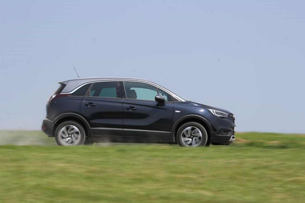 Opel Crossland X 1.2 Turbo, Seat Arona 1.0 TSI y VW T-Roc 1.0 TSI: ¿cuál es mejor?