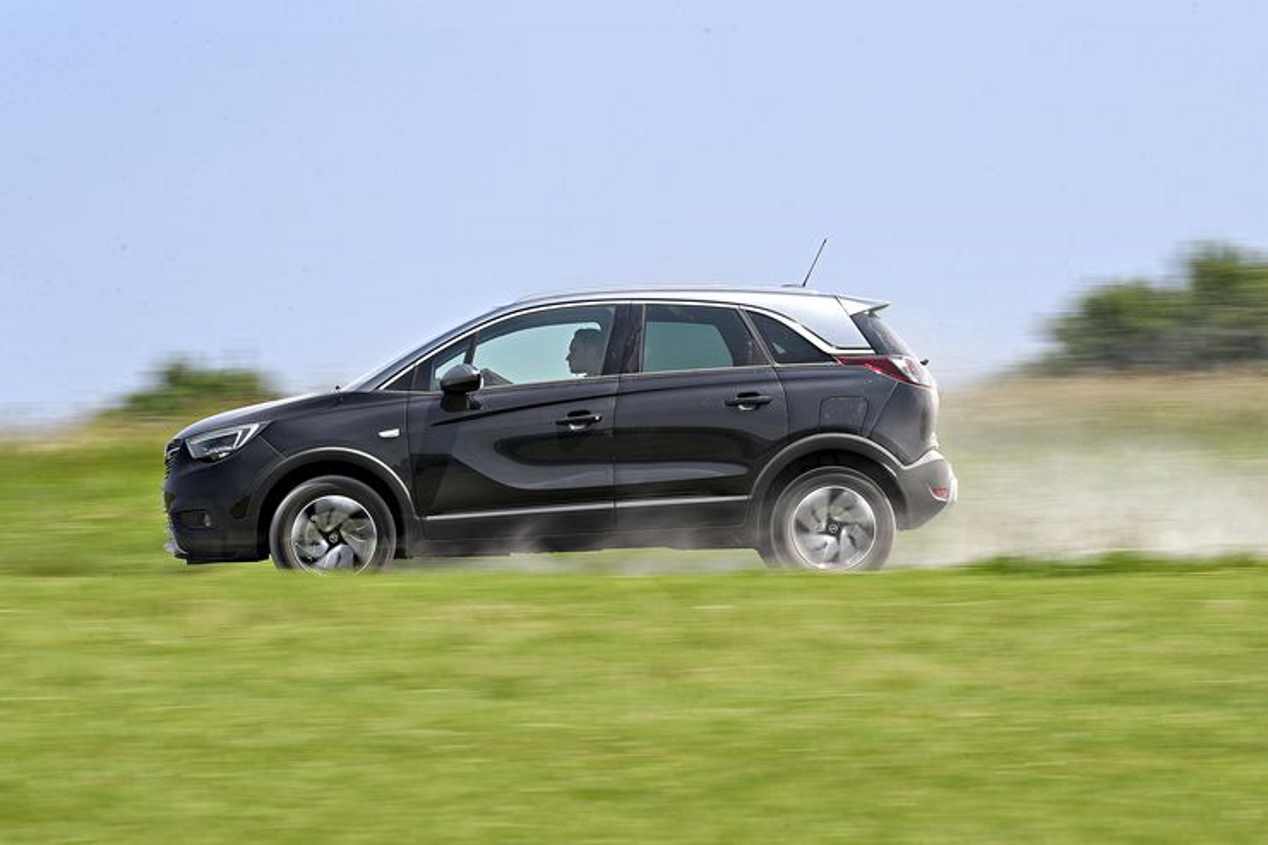 Opel Crossland X 1.2 Turbo, Seat Arona 1.0 TSI y VW T-Roc 1.0 TSI: ¿cuál es mejor?