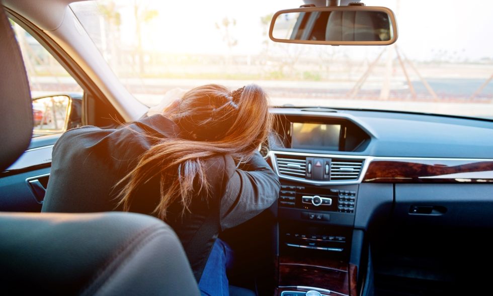 Dudas: ¿puedo dormir en mi coche? ¿Es legal? (VÍDEO)